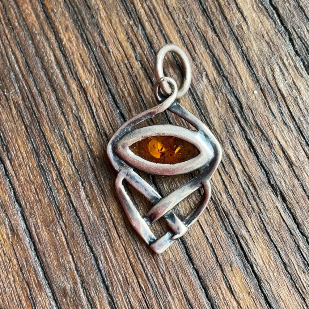 Amber and Sterling pendant - Picture 2 of 4